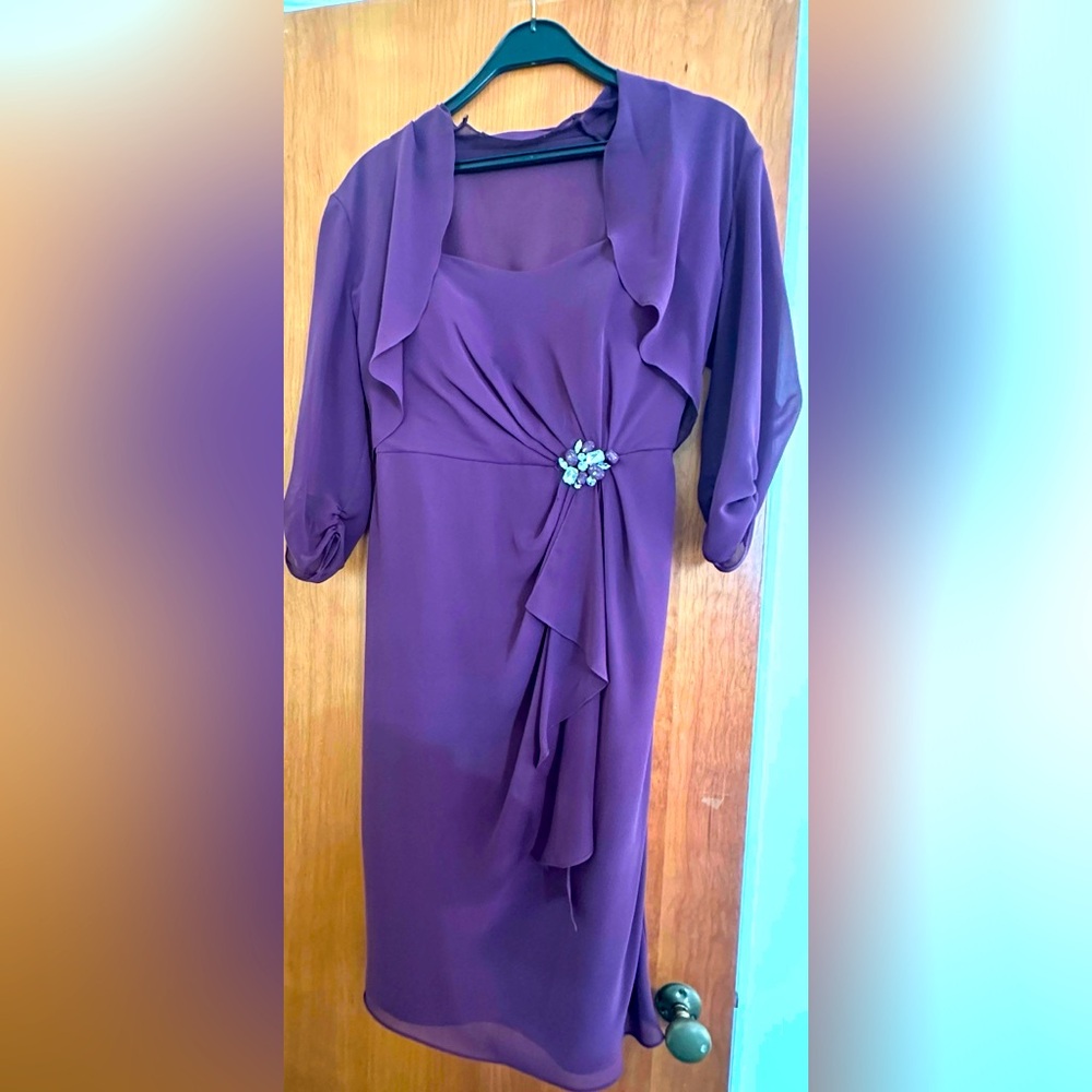 Jasmine cocktail dress. Bordeaux color, excellent condition!
